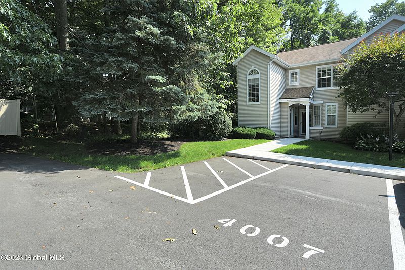 2nd image of 4007 Foxwood Dr S