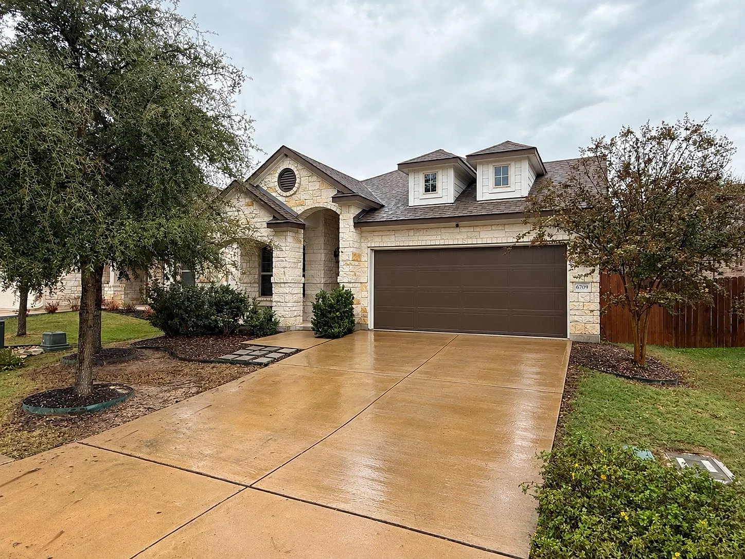 3 bed, 2.0 bath, 1707 sqft, $2,995 — Photo 1