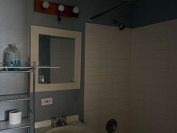 4th image of 314 Hickory St #1