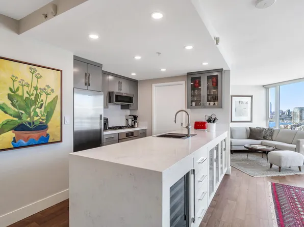 918 Cooperage Way #2007, Vancouver, BC V6B 0A7