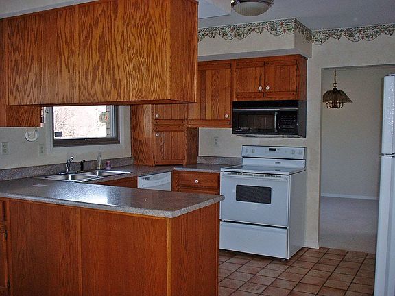 Eat-in Kitchen