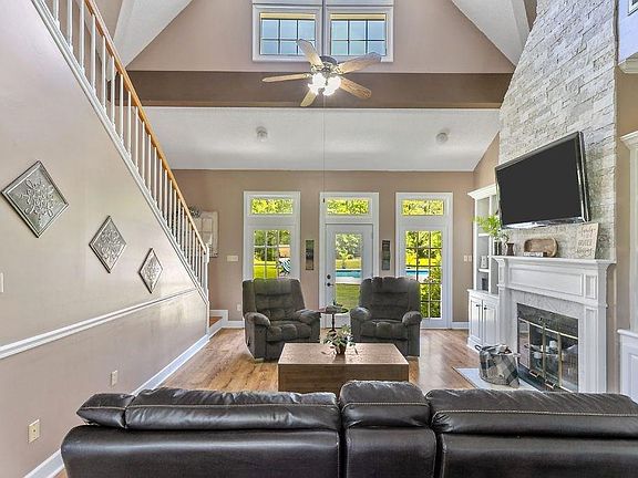 5th image of 2515 Carolyn Dr