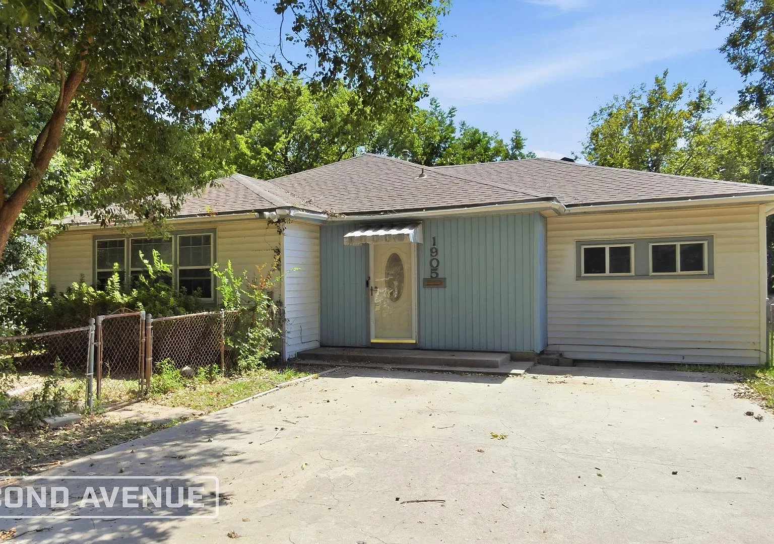 4 bed, 2.0 bath, 1576 sqft, $2,299 — Photo 1