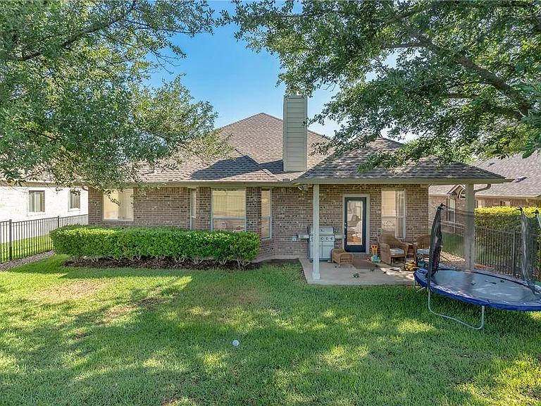 1601 Greenside Dr — Photo 12