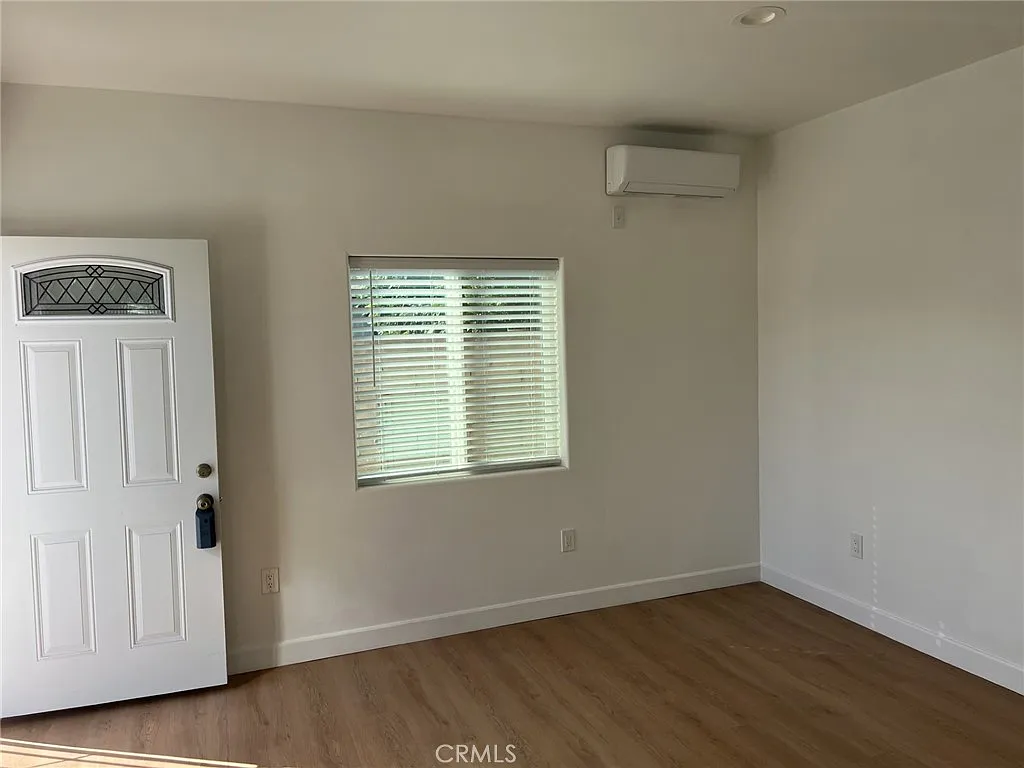 2 bed, 730 sqft, $2,700 — Photo 3