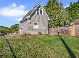 1321 Nippersink Dr, Spring Grove, IL 60081