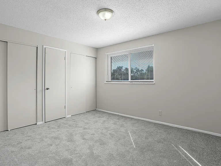 Bermuda Heights Apartments — Photo 12
