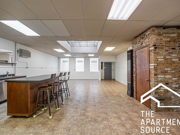 4th image of 3605 N Damen Ave