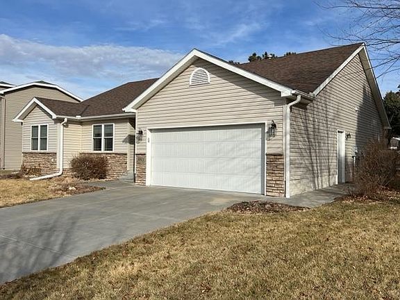 3rd image of 6822 Laurent Cir