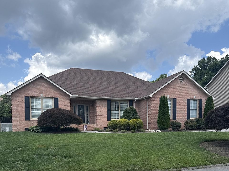 1st image of 829 Meadowfield Dr
