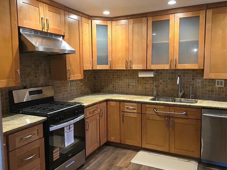 1396 Illinois Ave — Photo 6