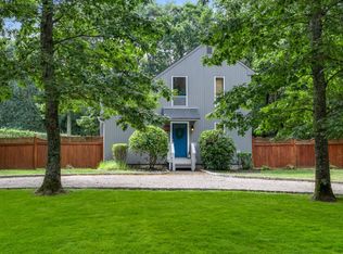 64 Old Fish Cove Rd, Southampton, NY 11968