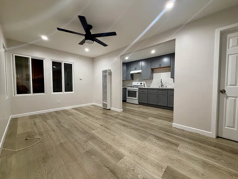 00-1007 E Ocean Blvd #14 — Photo 2