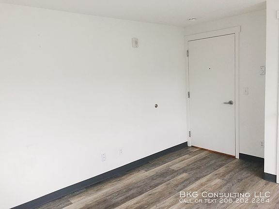 4th image of 4732 20th Ave NE APT 401