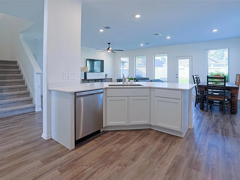 202 Augustine Way — Photo 9