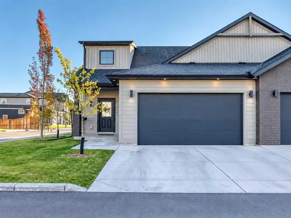 15 Coopersfield Park SW #2000, Airdrie, AB T4B 4K6
