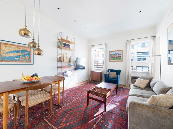 210 West 19th Street image 11 of 12