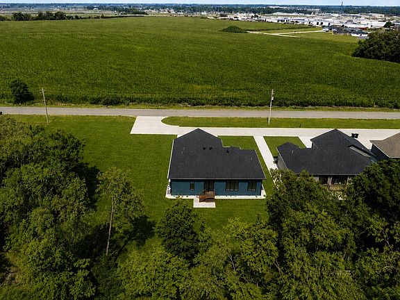 3rd image of 5847 Shady Lake Rd