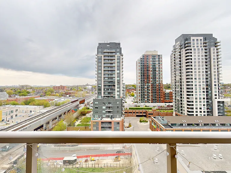 816 Lansdowne Ave #1209 — Photo 33