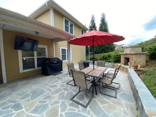 170 S Willow Brook Dr, Asheville, NC 28806