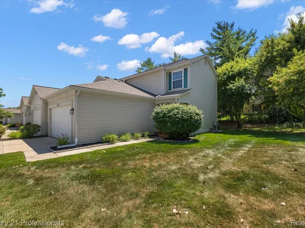 3149 Megan Dr, Waterford, MI 48328