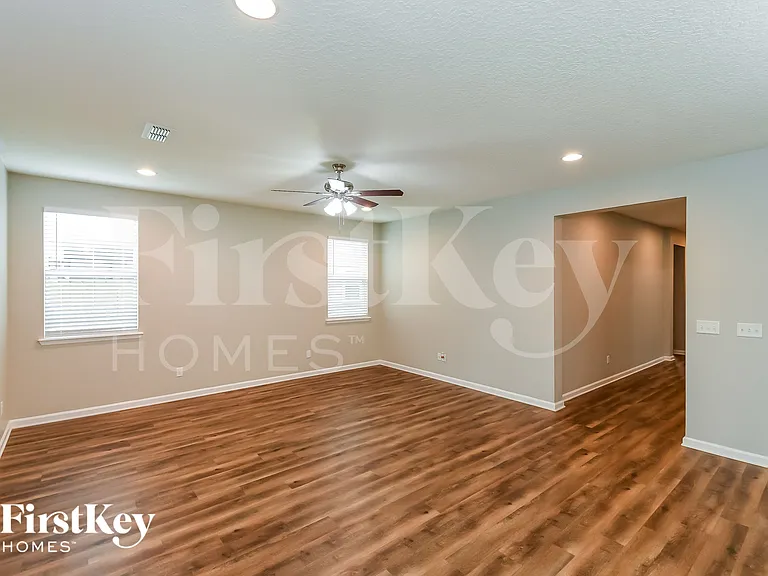 11990 Alexandra Dr — Photo 4
