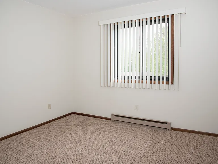 Laurel Place Apartments — Photo 18