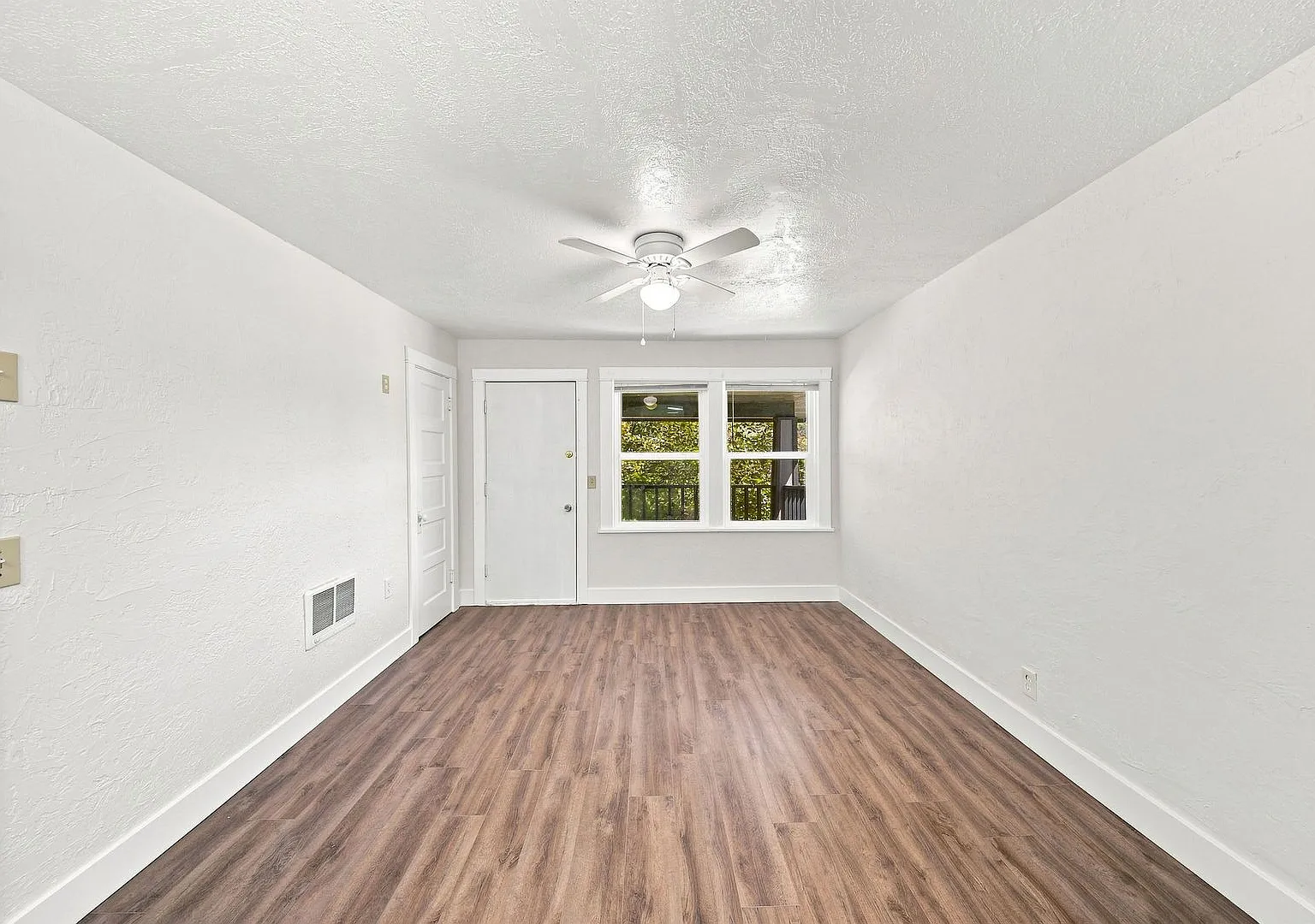 724 W Lewis St — Photo 4