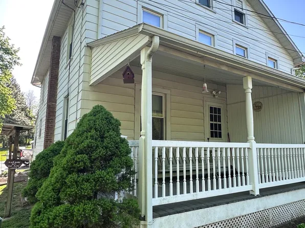 26 Pennhurst Rd, Royersford, PA 19468