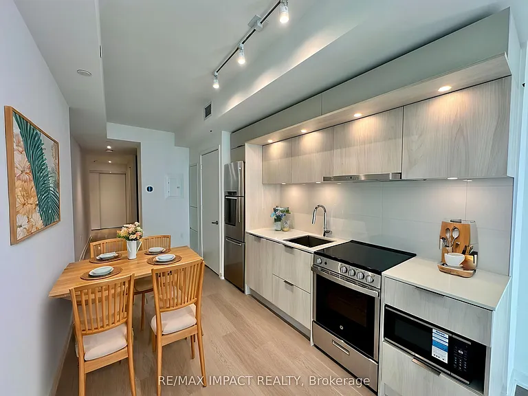 448 Burnhamthorpe Rd W — Photo 14