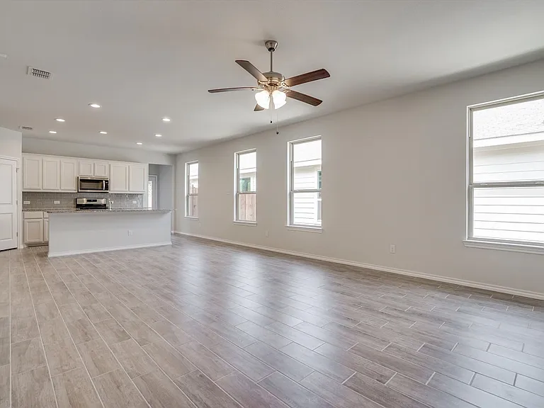2330 Aspen Hill Dr — Photo 9