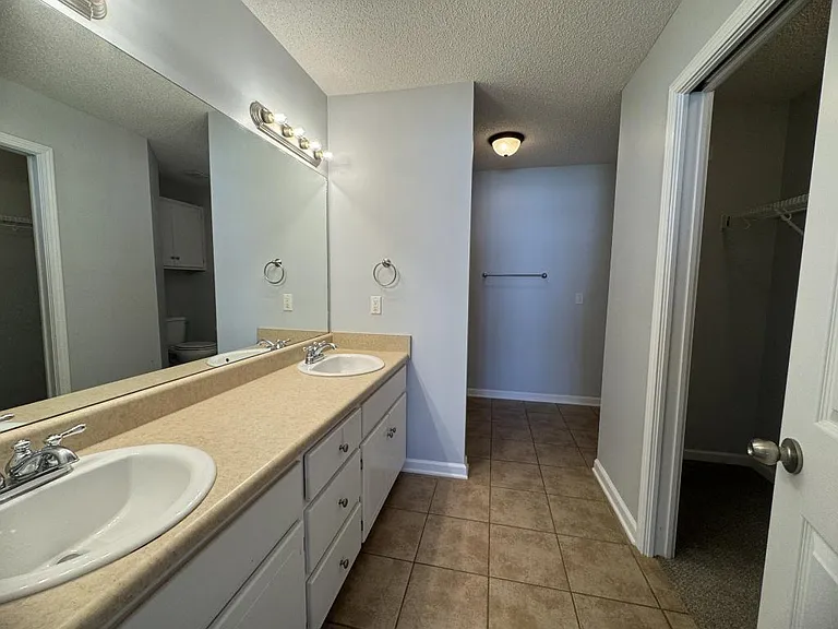 137 Winterberry Way — Photo 17