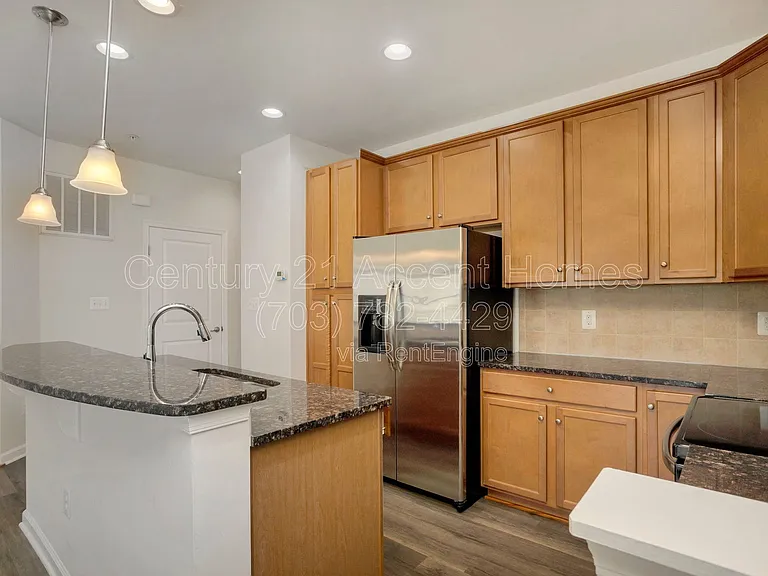 24676 Hutchinson Farm Dr — Photo 14