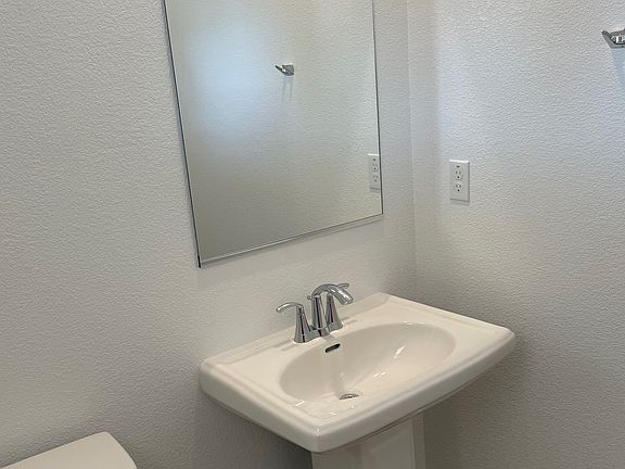 Rental Listed House - Powder room downstaris