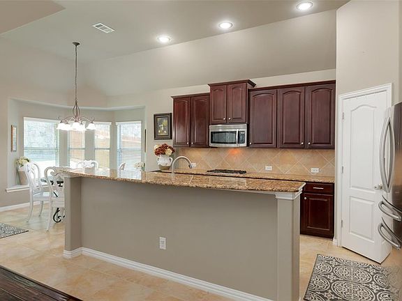 4th image of 412 Crystal Glen Dr
