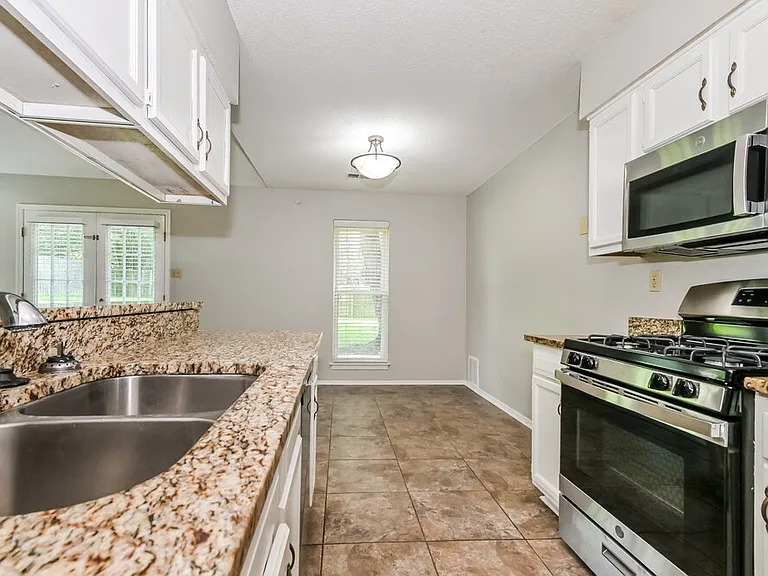 3655 Corsica Dr — Photo 7