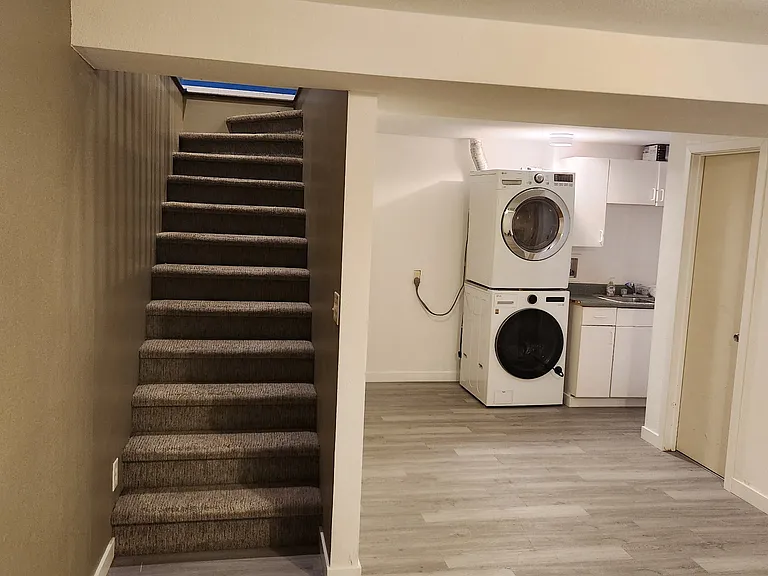 1495 S Grape St — Photo 32