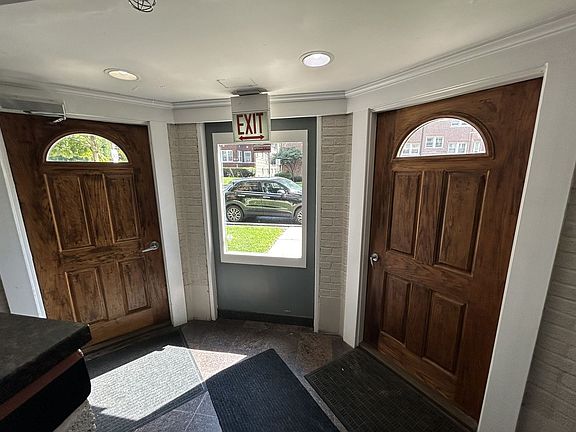 4th image of 331 S Ridgeland Ave E #C