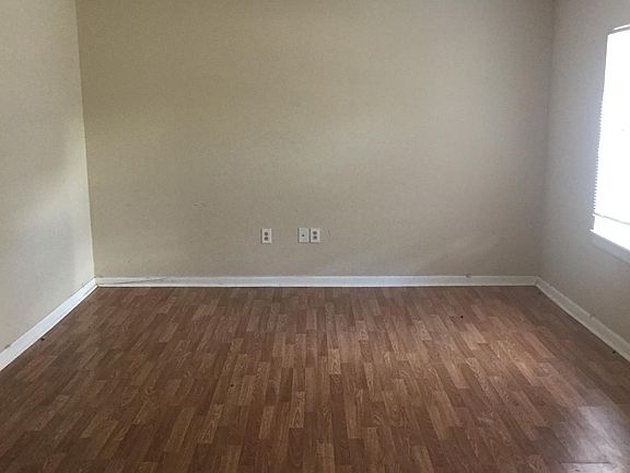2nd image of 2505 Parkdale Dr