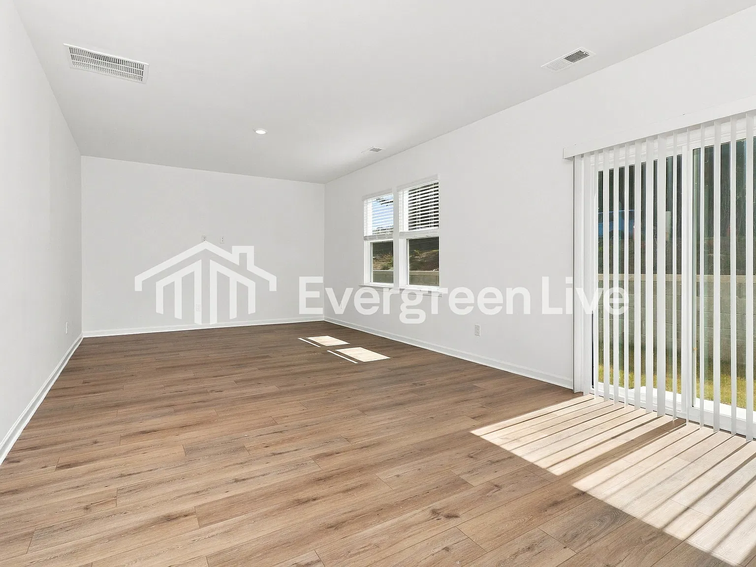 4 bed, 2.5 bath, 1809 sqft, $2,085 — Photo 3