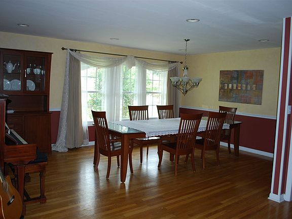 3rd image of 3746 Ramona Dr