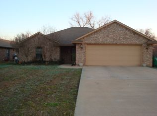 316 E Kansas St, Walters, OK 73572