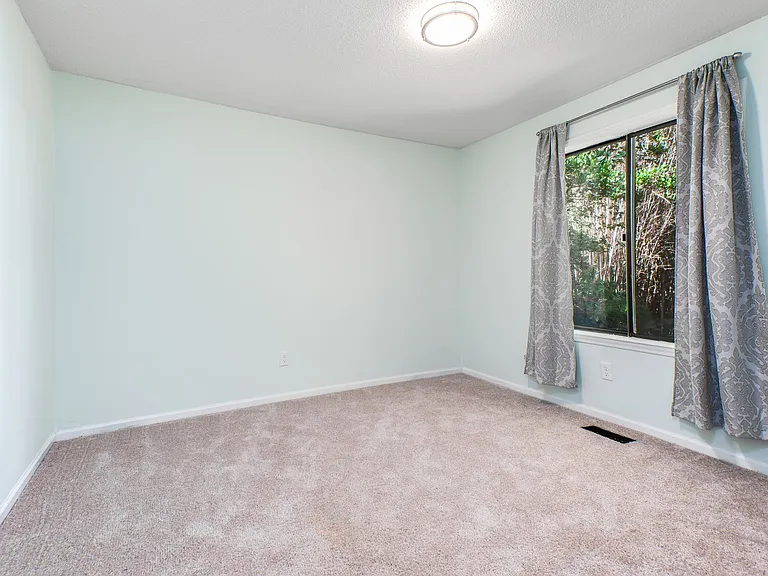 2 Tiffany Pl — Photo 8