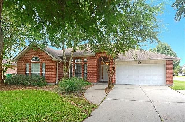 1st image of 120 Lake Lynn Dr
