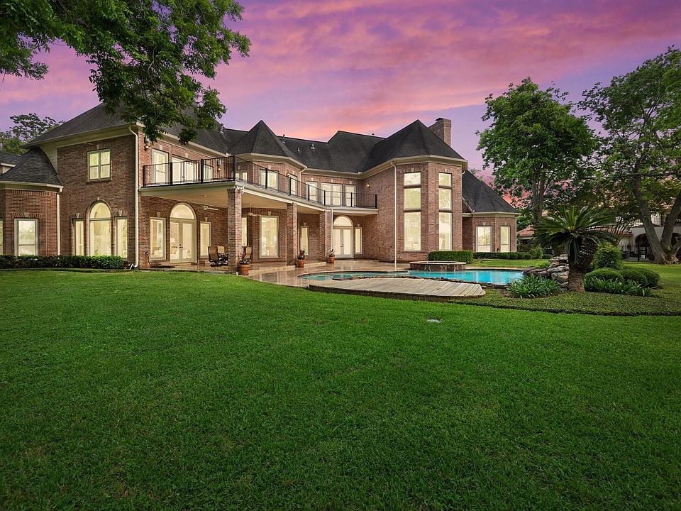1st image of 1217 N Horseshoe Dr
