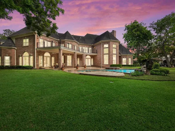 1217 N Horseshoe Drive, Sugar Land, TX 77478