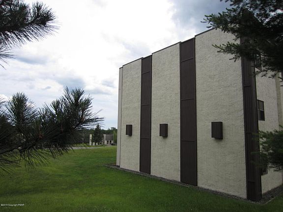 3rd image of 115 Foxfire Dr APT 201