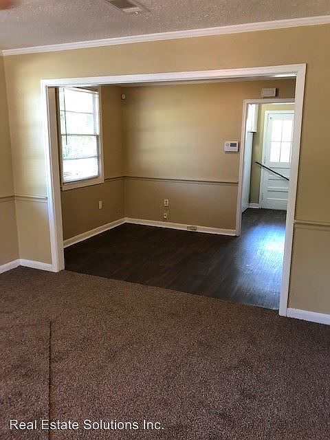 2nd image of 515 Robinhood Rd