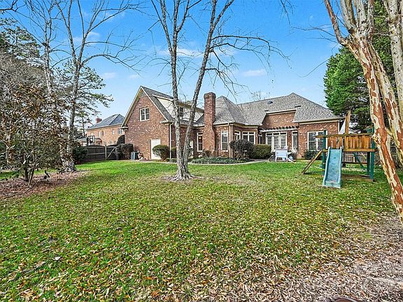 2nd image of 7716 Red Oak Ln
