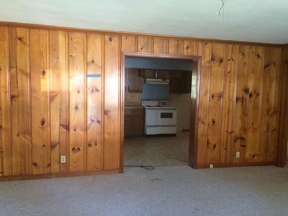 2nd image of 1413 Woody Ln